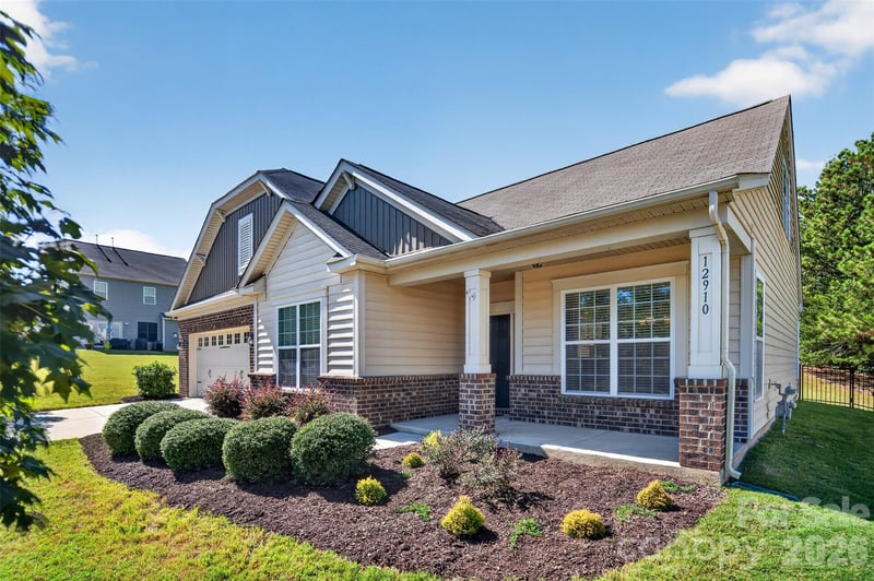 12910 Hunting Birds Ln, Charlotte, NC 28278
