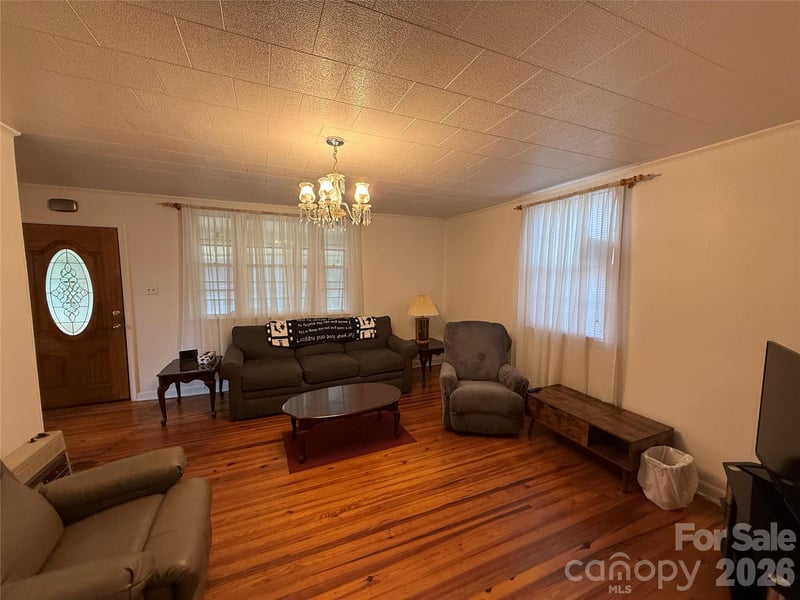 17 Hill St, Great Falls, SC 29055