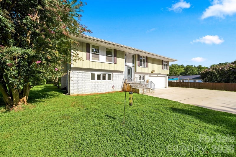 706 Springdale Rd, Statesville, NC 28677