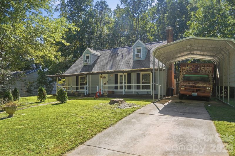 6333 Round Hill Rd, Charlotte, NC 28211