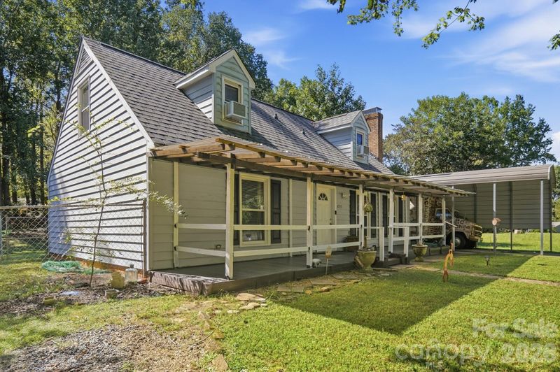6333 Round Hill Rd, Charlotte, NC 28211