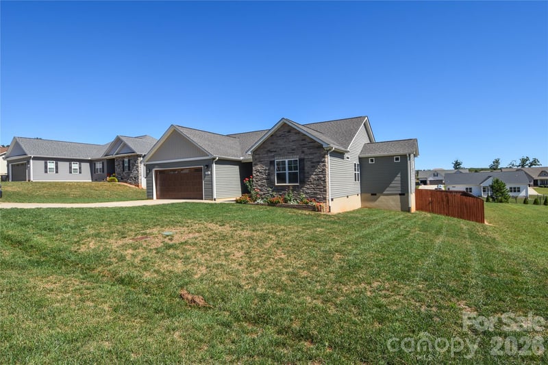 148 Greythorn Dr, Statesville, NC 28625