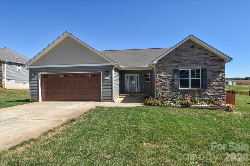 148 Greythorn Dr, Statesville, NC 28625