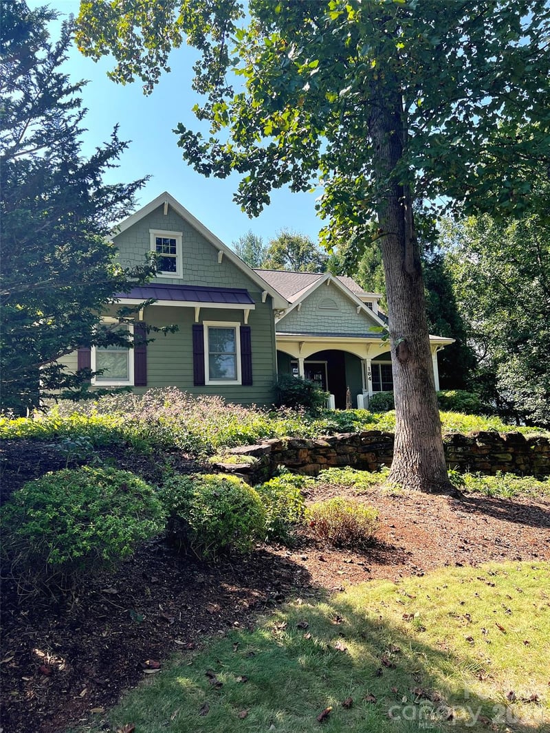 184 Benhurst Ct, Hendersonville, NC 28791