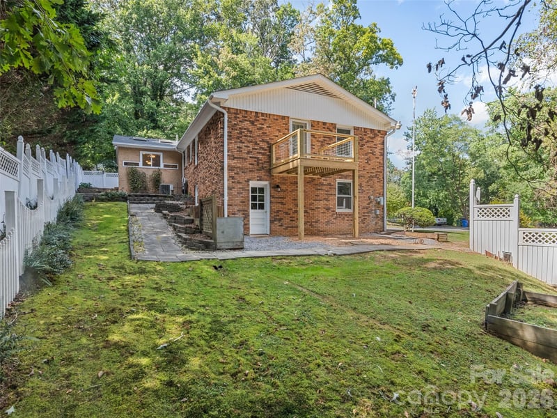 11 Crestwood Ln, Candler, NC 28715