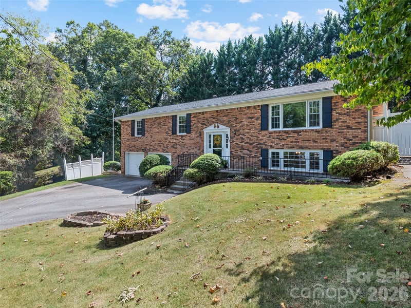 11 Crestwood Ln, Candler, NC 28715