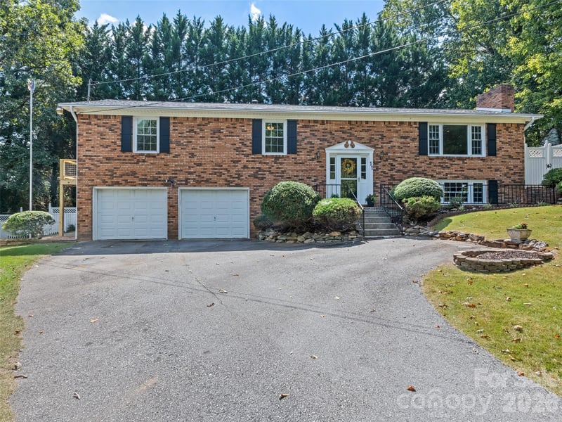 11 Crestwood Ln, Candler, NC 28715