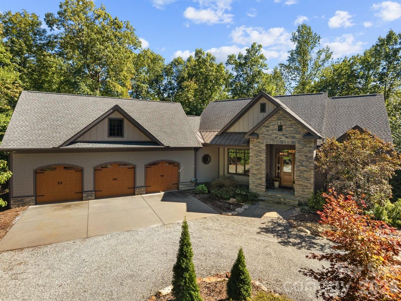 359 New Castle Rd, Brevard, NC 28712