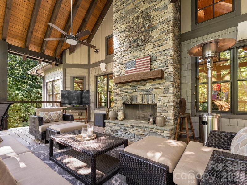 359 New Castle Rd, Brevard, NC 28712