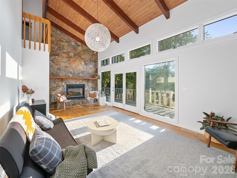 343 Mountain View Rd, Burnsville, NC 28714