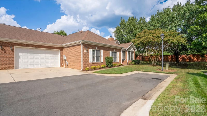 10925 Oakside Ct, Pineville, NC 28210