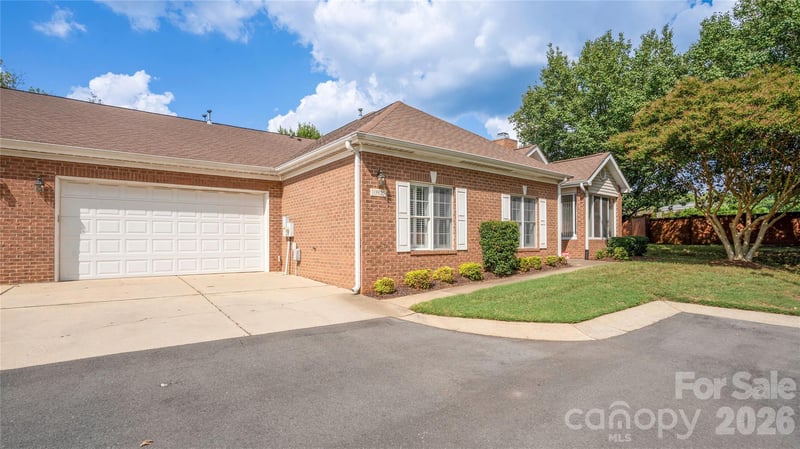 10925 Oakside Ct, Pineville, NC 28210