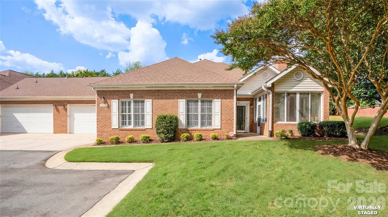 10925 Oakside Ct, Pineville, NC 28210
