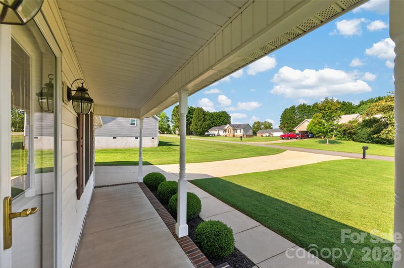 4405 Claralee Ln, Hickory, NC 28602