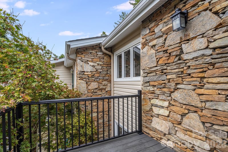 341 N Britton Creek Ct, Hendersonville, NC 28791