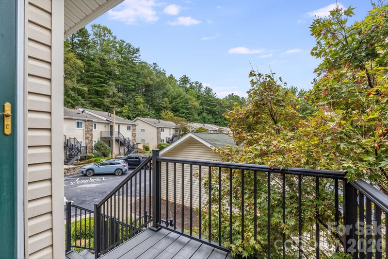 341 N Britton Creek Ct, Hendersonville, NC 28791