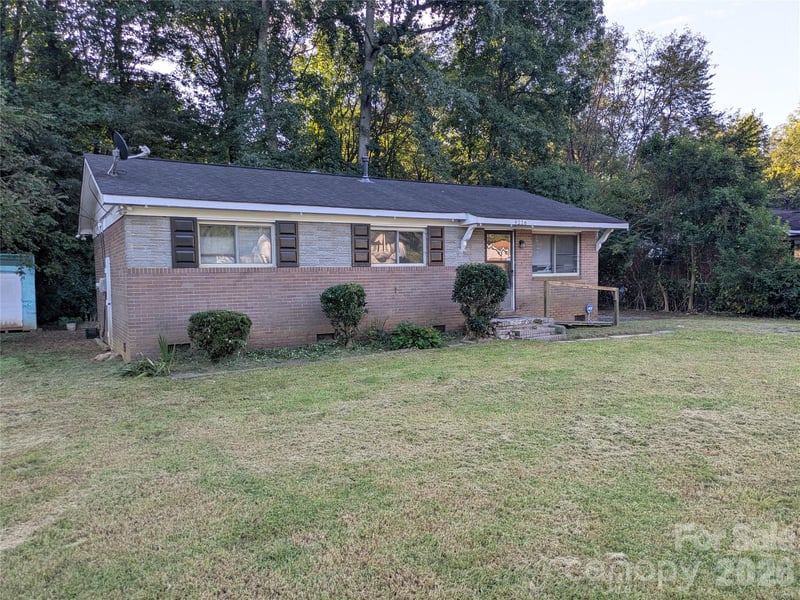 9226 Feldbank Dr, Charlotte, NC 28216