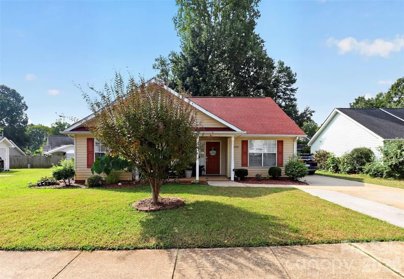5906 Country Walk Dr, Charlotte, NC 28212