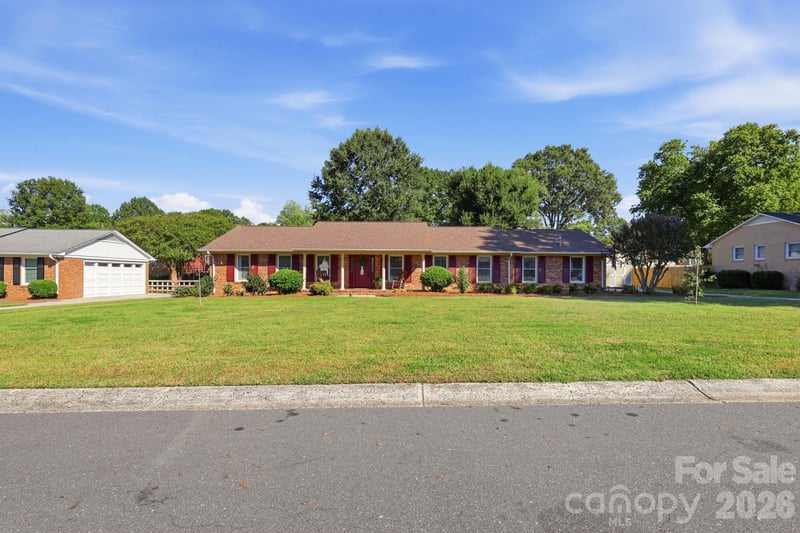 8317 Fallsdale Dr, Charlotte, NC 28214