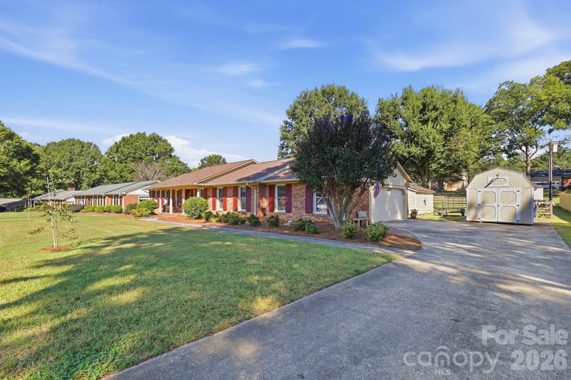 8317 Fallsdale Dr, Charlotte, NC 28214