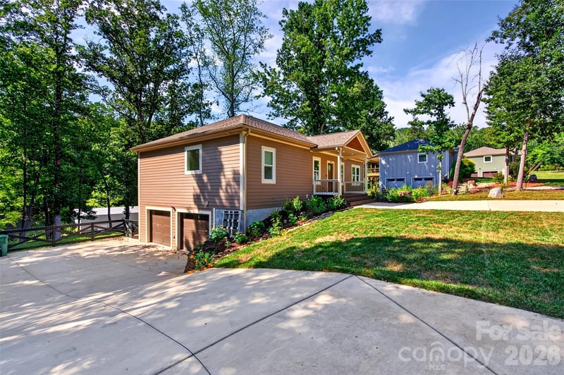 131 Ridge Rd, Candler, NC 28715