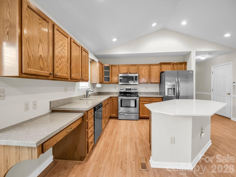 13 Gray Wolf Ln, Hendersonville, NC 28792