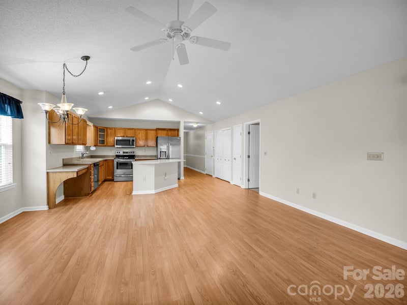 13 Gray Wolf Ln, Hendersonville, NC 28792