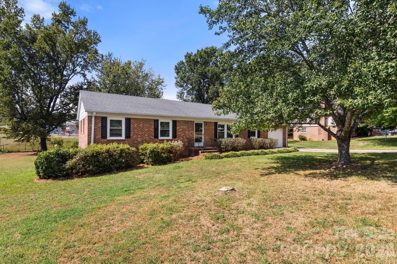 1005 Ramblewood Ln, Gastonia, NC 28056