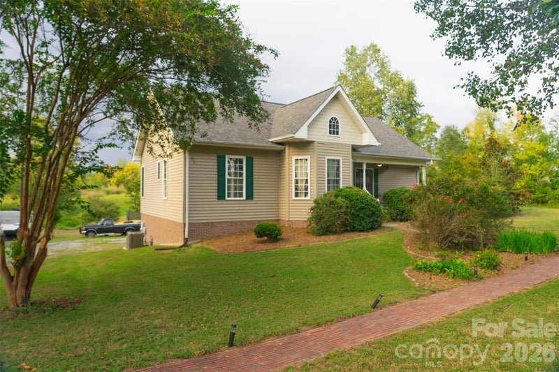 155 4th Ave NE, Catawba, NC 28609