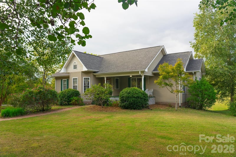 155 4th Ave NE, Catawba, NC 28609