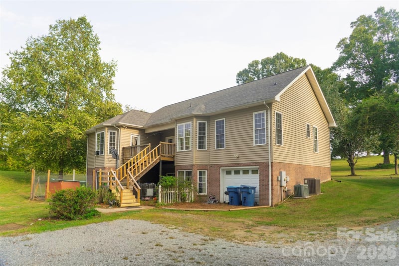 155 4th Ave NE, Catawba, NC 28609