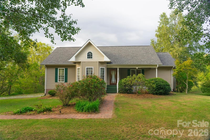 155 4th Ave NE, Catawba, NC 28609