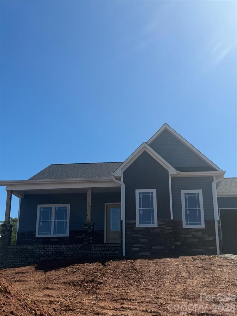 4917 Southview Dr, Hickory, NC 28602
