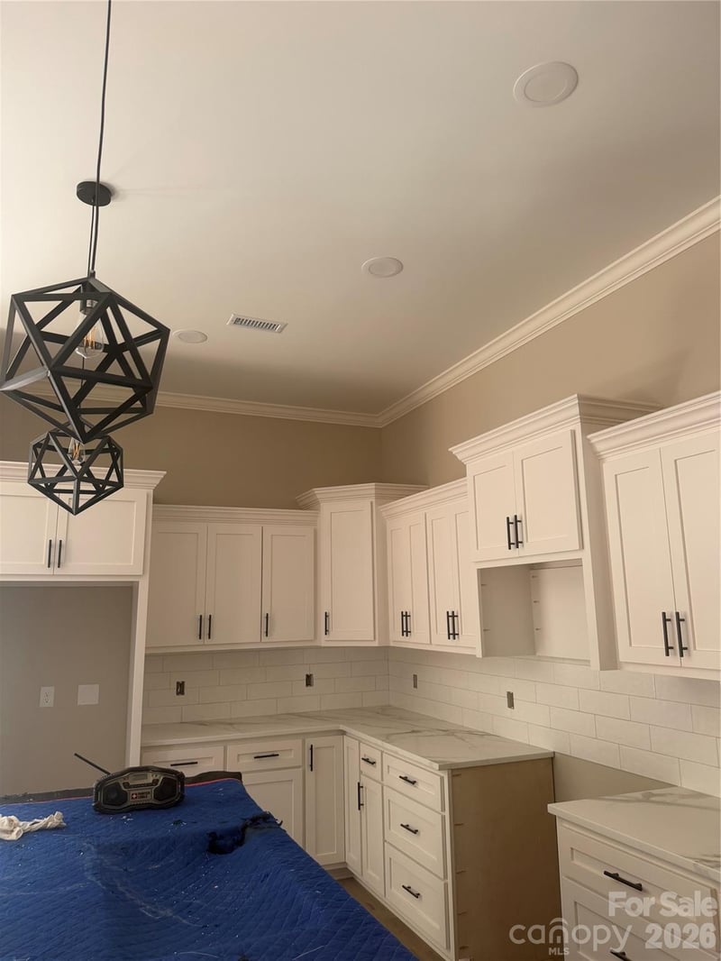 4917 Southview Dr, Hickory, NC 28602