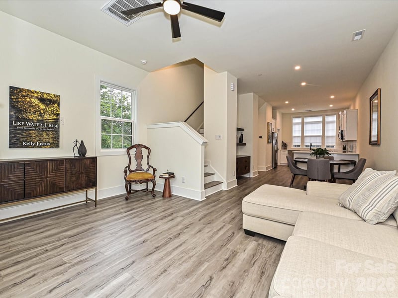 229 Sutton Park Ln, Charlotte, NC 28211