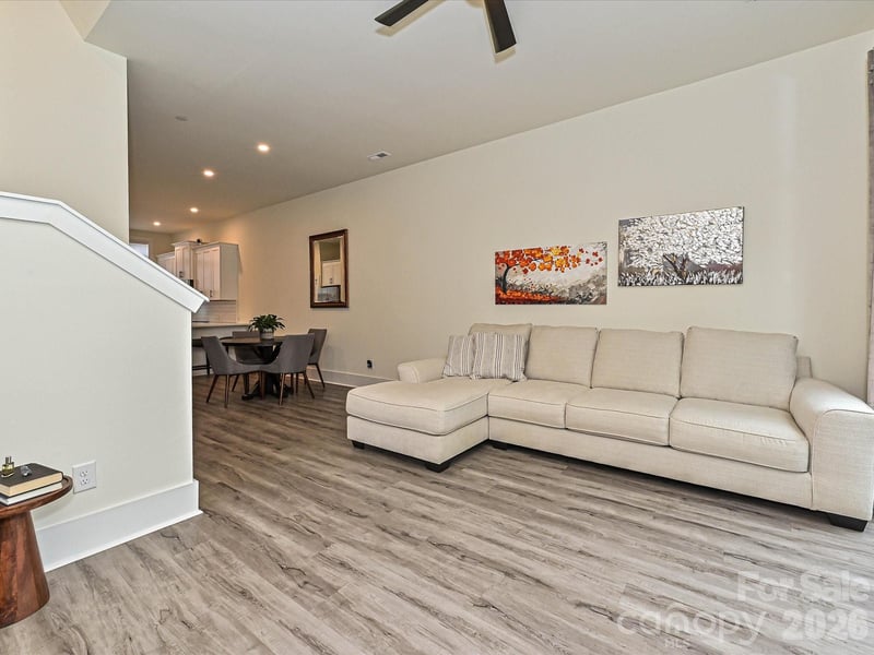 229 Sutton Park Ln, Charlotte, NC 28211