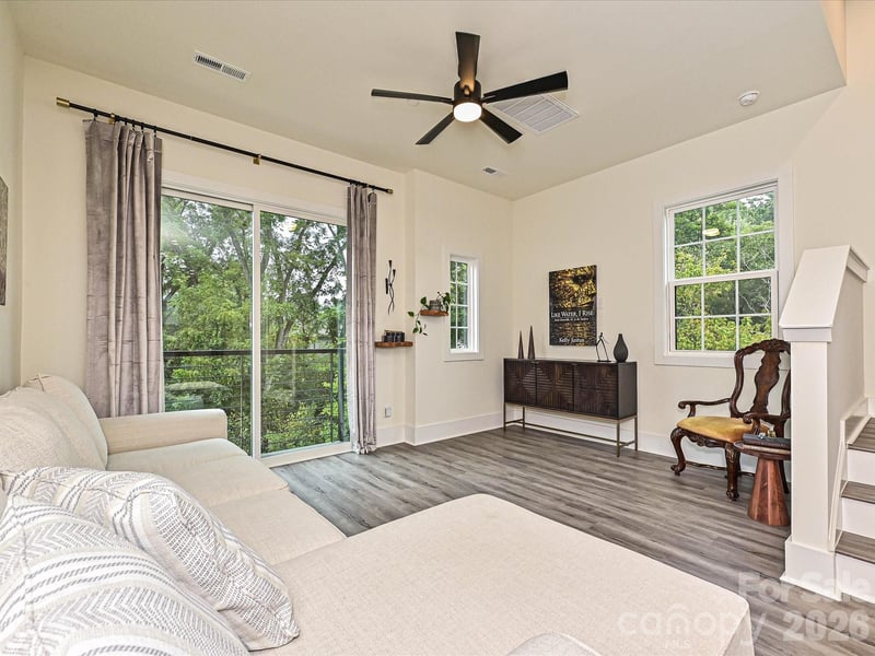 229 Sutton Park Ln, Charlotte, NC 28211