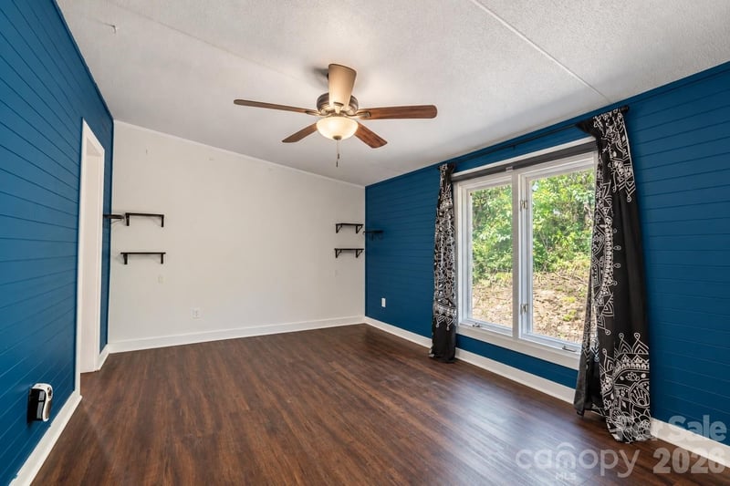 91 Walnut Dr, Leicester, NC 28748