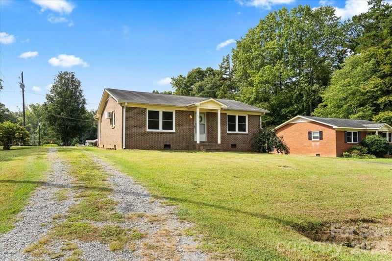 417 W Buckoak St, Stanley, NC 28164