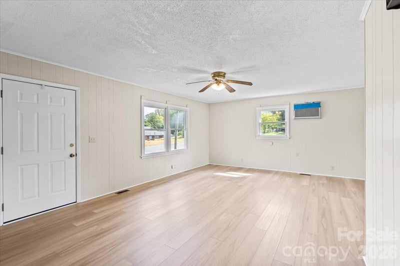 417 W Buckoak St, Stanley, NC 28164