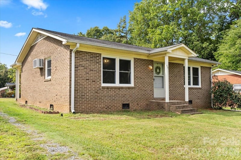 417 W Buckoak St, Stanley, NC 28164