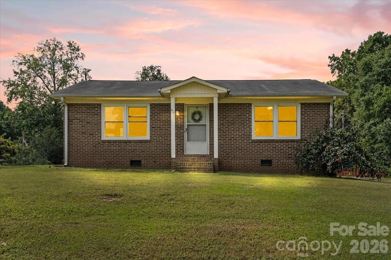 417 W Buckoak St, Stanley, NC 28164