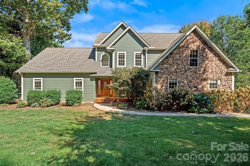 107 Berry Hill Dr, Hendersonville, NC 28791