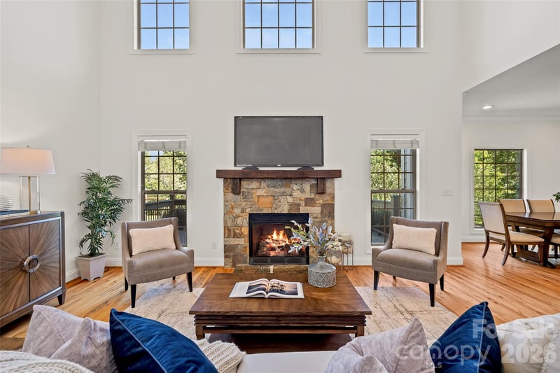 107 Berry Hill Dr, Hendersonville, NC 28791