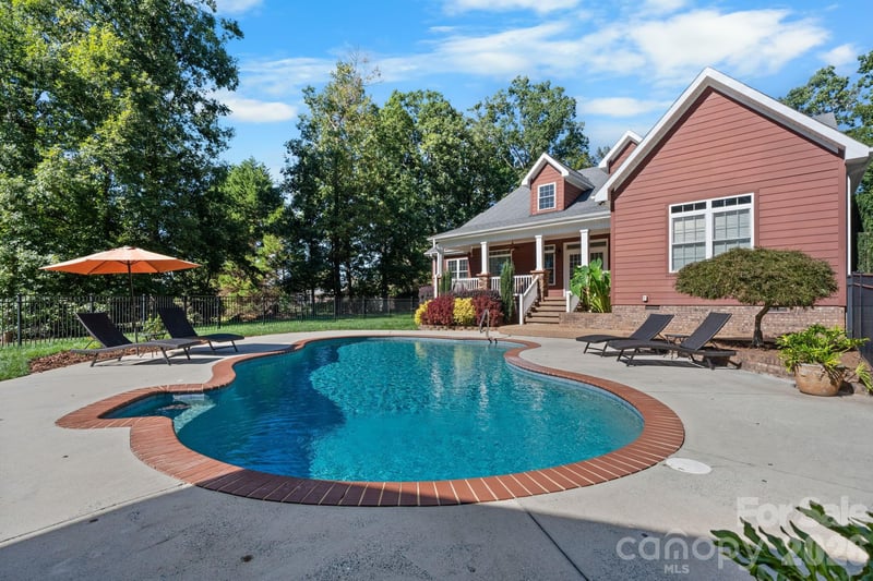 2139 Zion Church Rd, Hickory, NC 28602