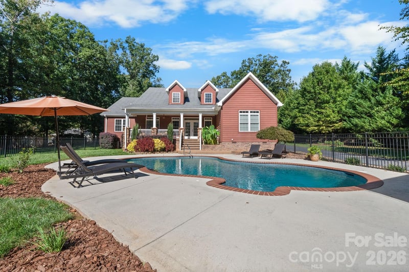 2139 Zion Church Rd, Hickory, NC 28602
