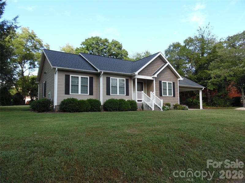 216 W 7th St, Newton, NC 28658