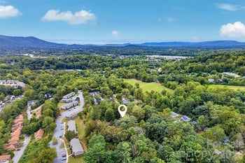 22 Manchester Dr, Asheville, NC 28805