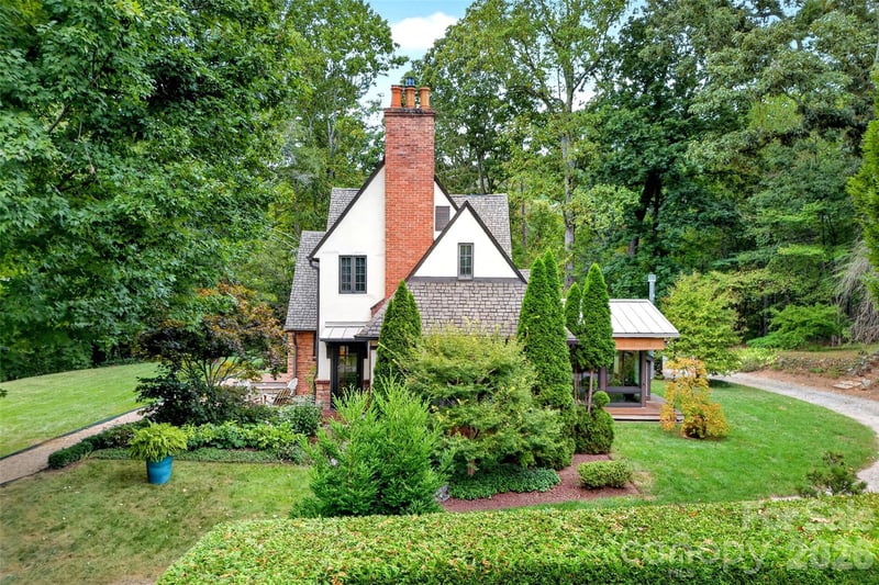 22 Manchester Dr, Asheville, NC 28805