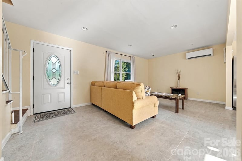 861 8th Street Pl SE, Hickory, NC 28602